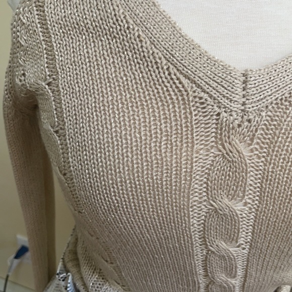Bebe cold shoulder sweater has a slight shimmer to it - Picture 1 of 6